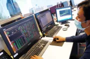 IHSG Melemah di Awal Pekan 5 Saham Ini Raup Untung Besar