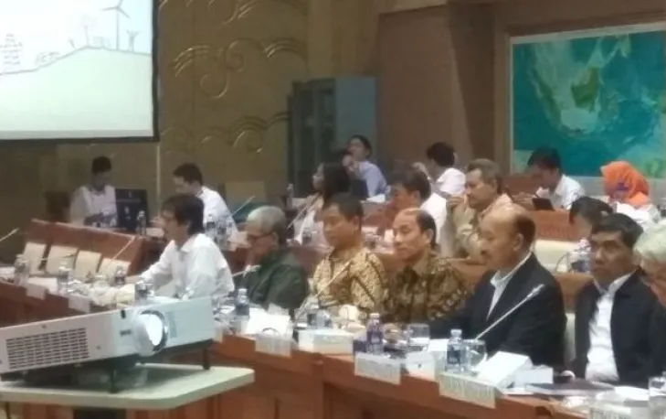 Menteri ESDM Rapat dengan DPR Bahas Freeport, Gas dan Listrik