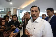 Luhut Sindir Smelter Gresik Tak Selesaiselesai