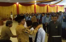 Gallery Pelepasan 61 siswa diklat Operator Smelter angkatan I - IV oleh Bupati kab. Bantaeng Provinsi Sulawesi Selatan,Bapak Nurdin Abdullah. Diklat akan dilaksanakan di Pusat Pendidikan dan Pelatihan Mineral dan Batu Bara, di Bandung, 5-29 September 2016. Kegiatan ini merupakan kerjasama antara Badan Pendidikandan Pelatihan Energi dan Sumber Daya Mineral Dengan AP3I<br> 2 whatsapp_image_2016_08_31_at_12_26_24